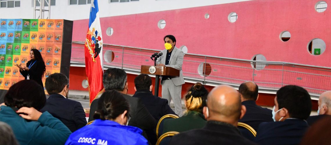 Gobernador Regional expone creación de nuevas comunas a Presidente Boric