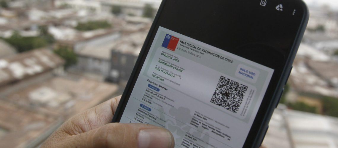 TElefono celular mostrando Pase de Movilidad