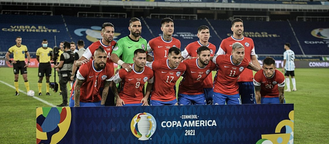 14 DE JUNIO DE 2021/RIO DE JANEIRO, BRASIL 
Formacion titular de Chile, durante el partido valido por el grupo A de la Conmebol Copa América 2021, entre Argentina y Chile, disputado en el Estadio Nilton Santos de Rio de Janeiro, Brasil. 
FOTO: NAYRA HALM/FOTOARENA/AGENCIAUNO