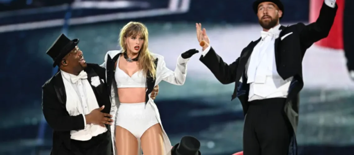 taylor-swift-travis-kelce-london-eras-tour-june-23-2024-billboard-espanol-1548